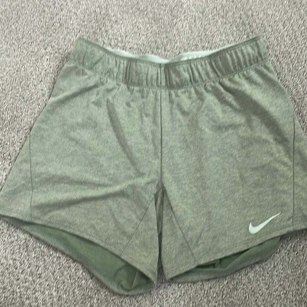 GREEN NIKE SHORTS GREAT QUALITY AND CONDITION